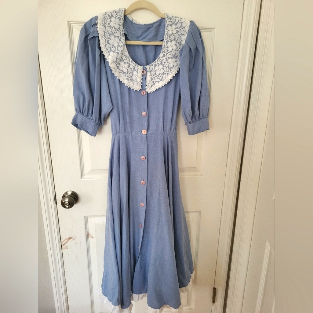 Vintage Beautiful Romantic Lace Vintage Dress